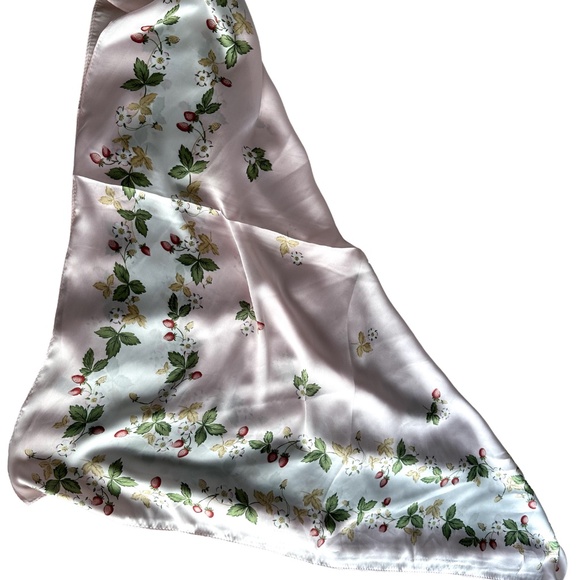 Pink Strawberry Pattern Scarf - Picture 2 of 2